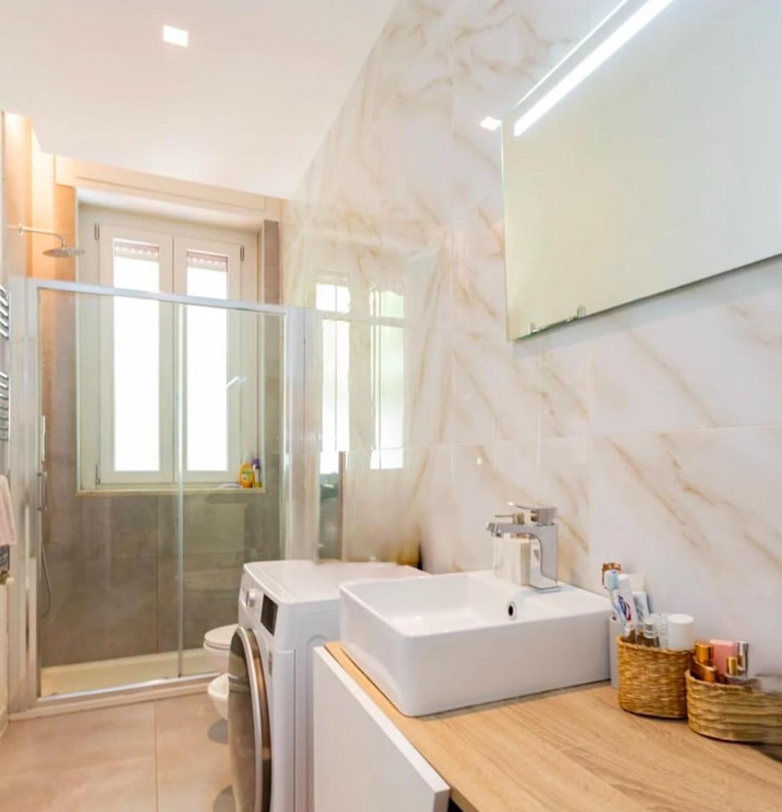 Realty Company Luxury * Rom
