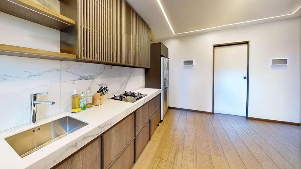 Apartment Realty Company Luxury *